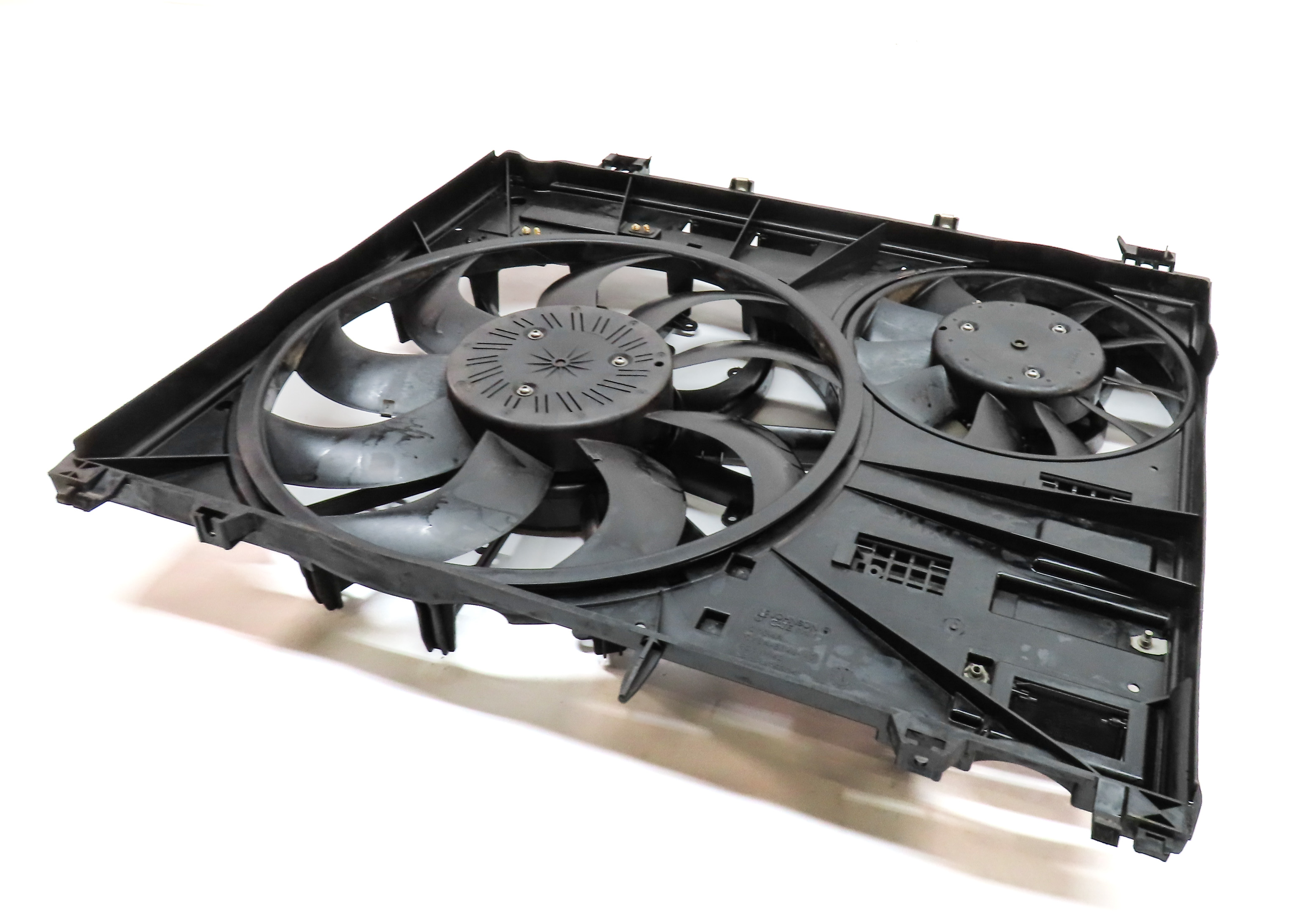 16 LAND RANGE ROVER SPORT L494 3.0L DIESEL ENGINE RADIATOR COOLING FAN ASSEMBLY — exact item pictured